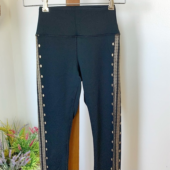 Spiritual Gangster Lotus Leggings black & gold print - Picture 9 of 16